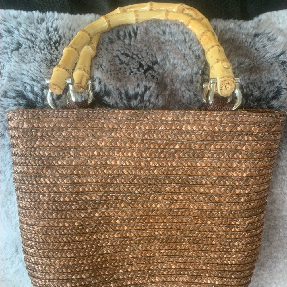Cute dark brown , straw purse when you’re on the go!